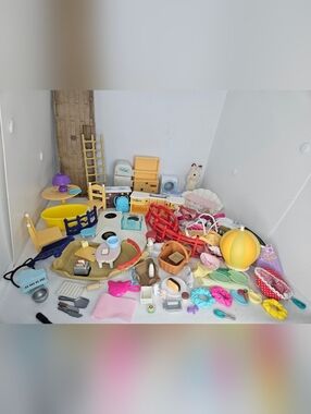 Calico Critters Sylvanian Families Kitchen Bathroom Lot Food Plates 2 Figures. 